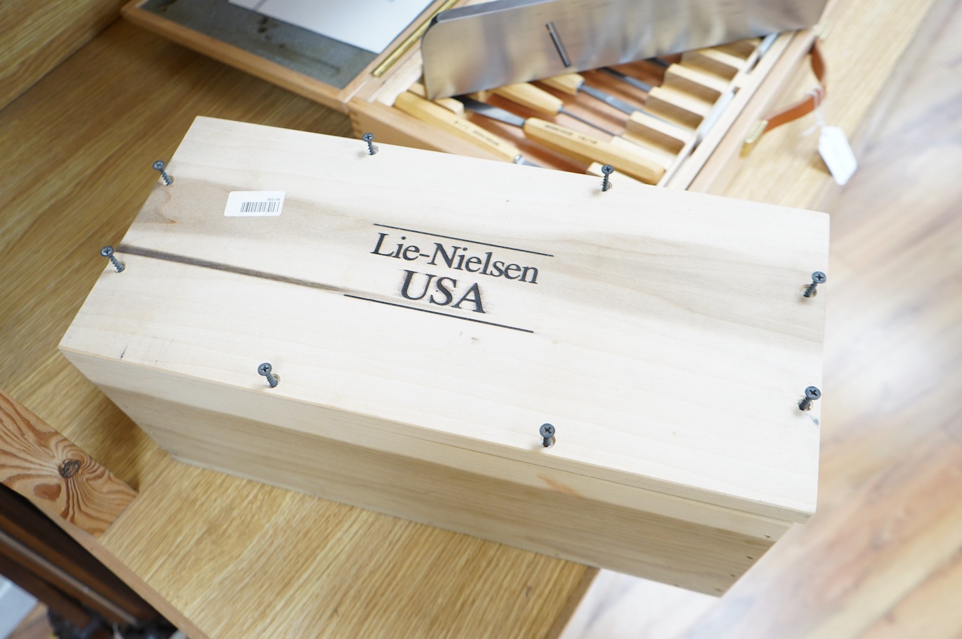 A Lie-Nielsen Toolworks shooting plane, ‘Shoot Board Plane’ (No.51R), in the original fitted wooden box with paperwork